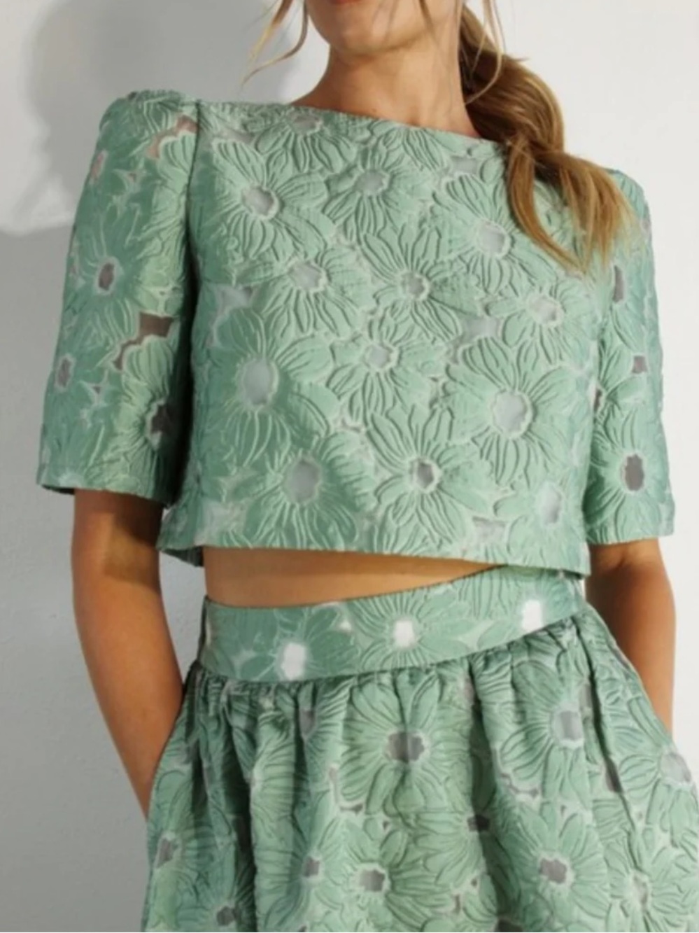 NWT Floral Embossed Crop Top & Skirt Set! Size M Gorgeous! - Picture 4 of 6